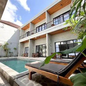 https://adi-surya-guest-house.ubudhotelsnow.com