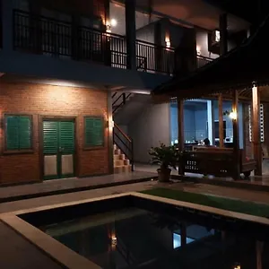 https://kayu-tua-villa.ubudhotelsnow.com